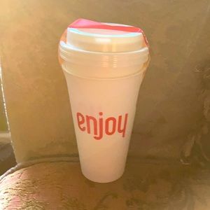 NWT set of two reusable cups. Dishwasher and microwave safe. BPA free.